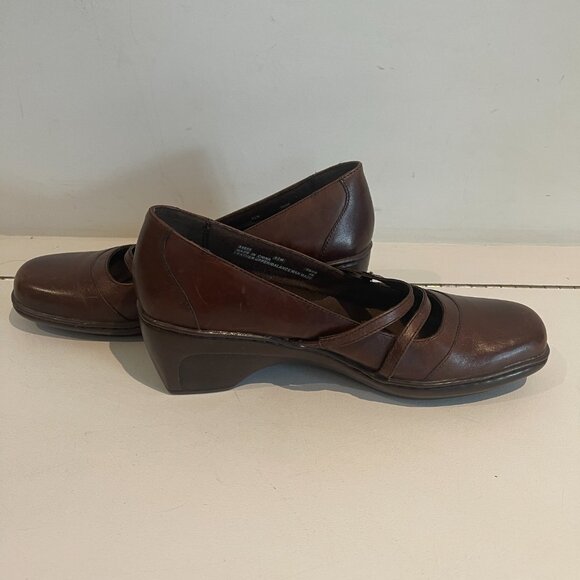 Clarks Mary Jane Leather Brown Double Strap Pump Heel Women Size 8.5M - Picture 2 of 4